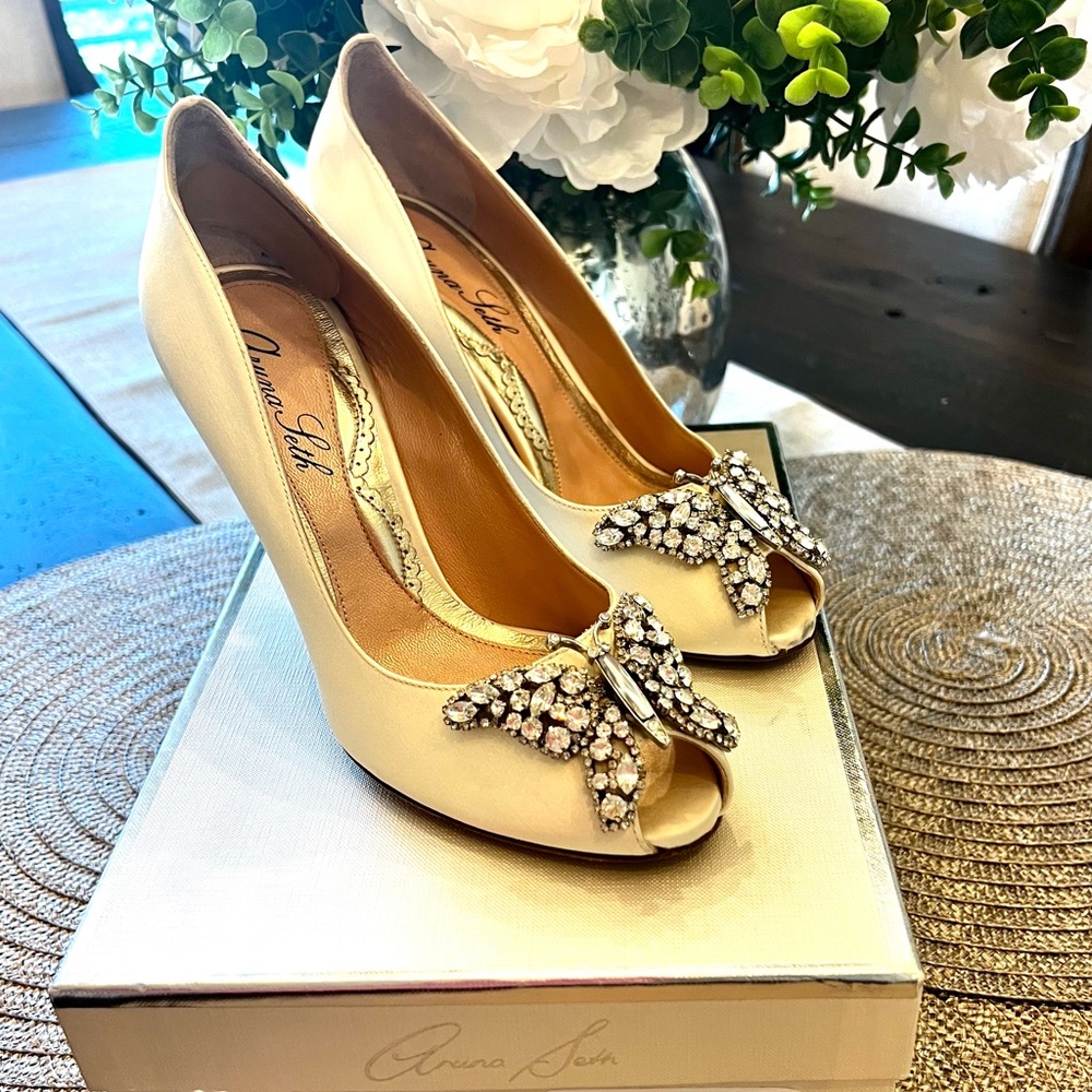 Aruna Seth, Evi Ivory Satin Open Toe. Size 38.